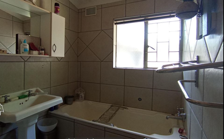 4 Bedroom Property for Sale in Eldoraigne Gauteng