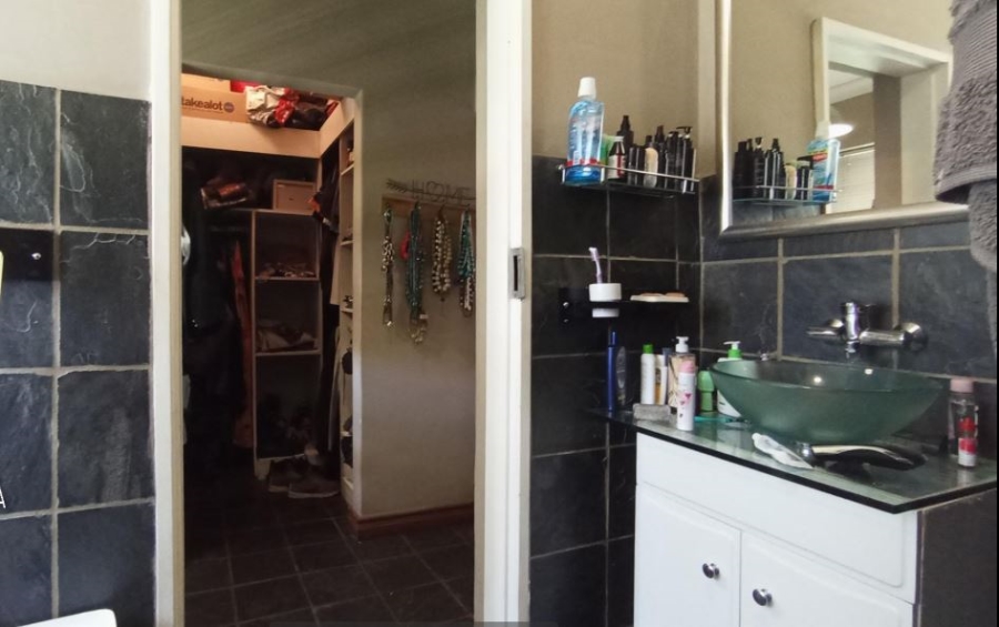 4 Bedroom Property for Sale in Eldoraigne Gauteng