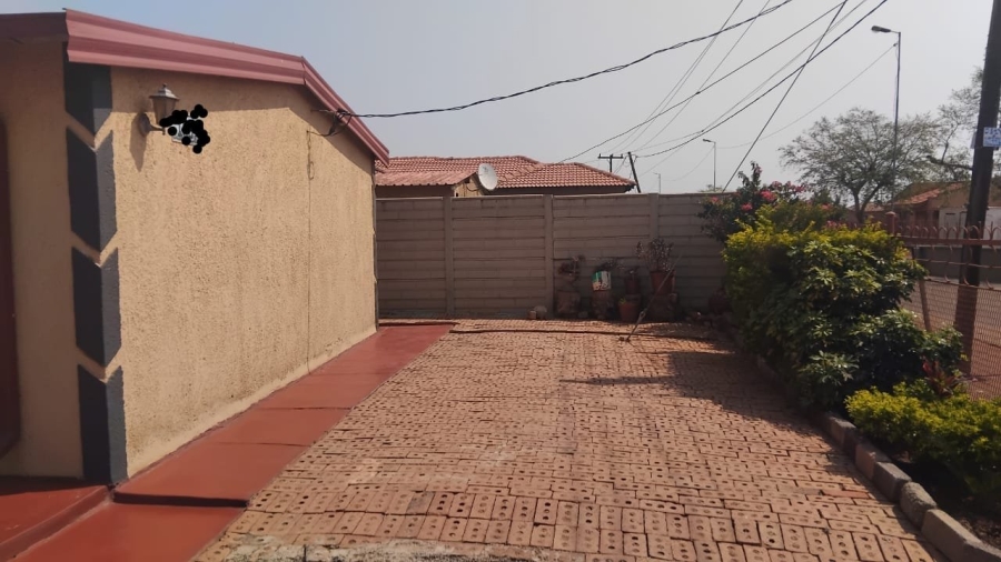 2 Bedroom Property for Sale in Ga-Rankuwa Unit 23 Gauteng