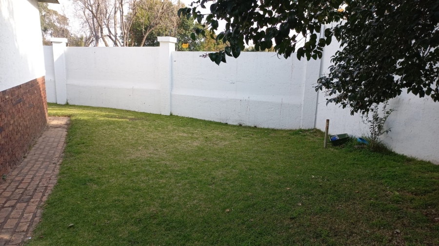 To Let 2 Bedroom Property for Rent in Ridgeway Gauteng