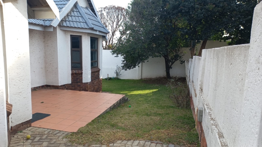 To Let 2 Bedroom Property for Rent in Ridgeway Gauteng