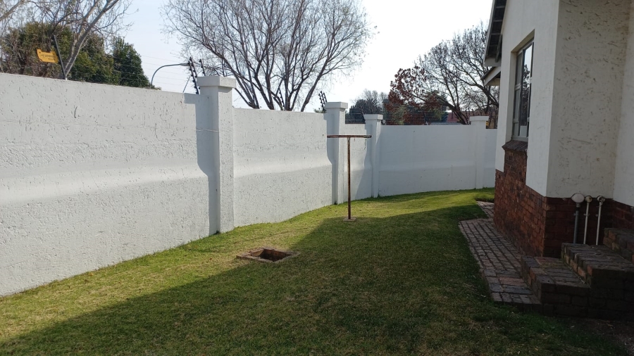 To Let 2 Bedroom Property for Rent in Ridgeway Gauteng