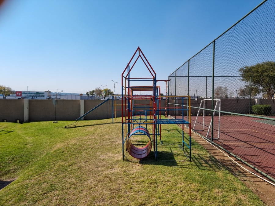 To Let 2 Bedroom Property for Rent in New Market Park Gauteng