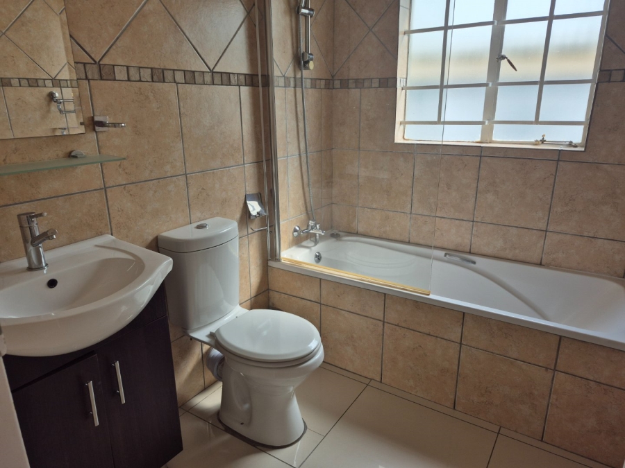 2 Bedroom Property for Sale in Kosmosdal Gauteng