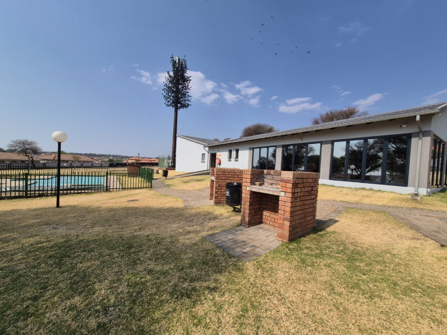 2 Bedroom Property for Sale in Kosmosdal Gauteng