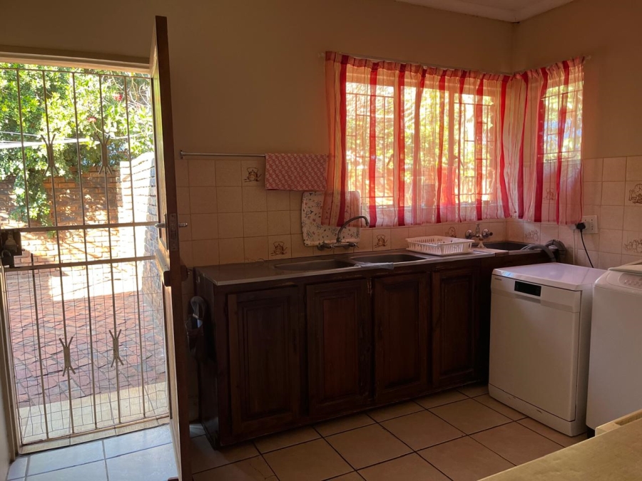 To Let 4 Bedroom Property for Rent in Theresa Park Gauteng