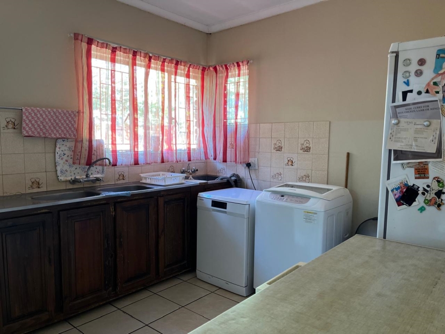 To Let 4 Bedroom Property for Rent in Theresa Park Gauteng
