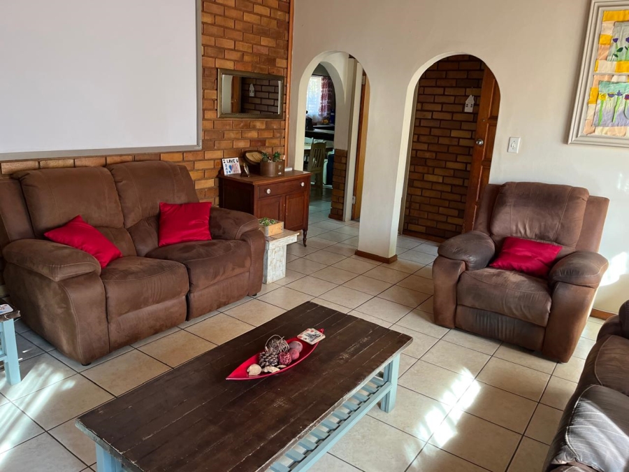 To Let 4 Bedroom Property for Rent in Theresa Park Gauteng