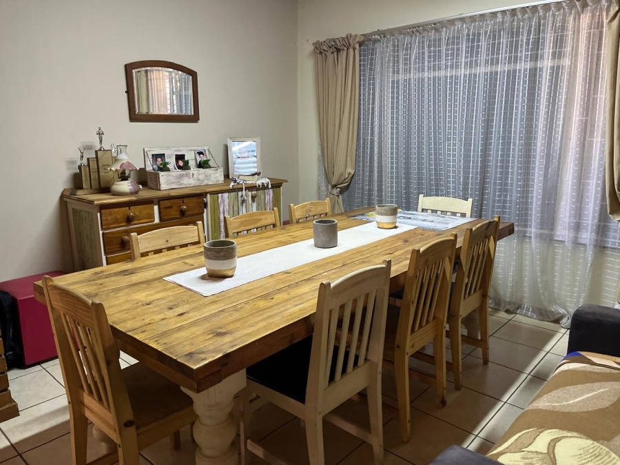 To Let 4 Bedroom Property for Rent in Theresa Park Gauteng