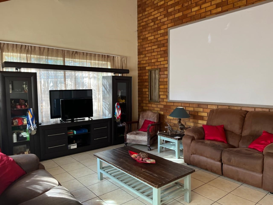 To Let 4 Bedroom Property for Rent in Theresa Park Gauteng