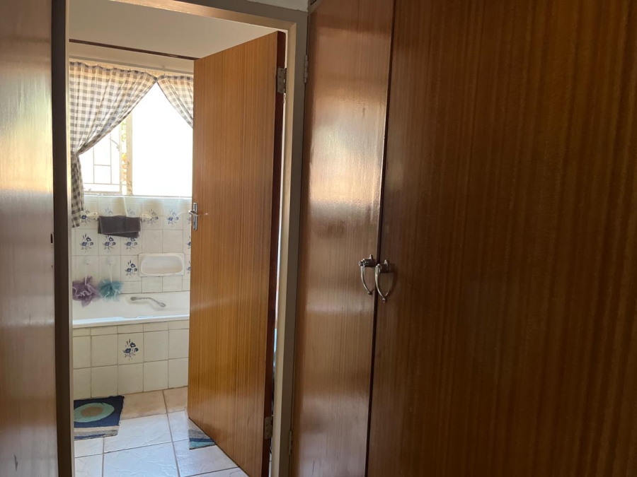 To Let 4 Bedroom Property for Rent in Theresa Park Gauteng
