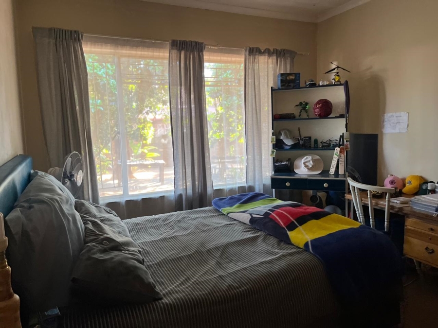 To Let 4 Bedroom Property for Rent in Theresa Park Gauteng