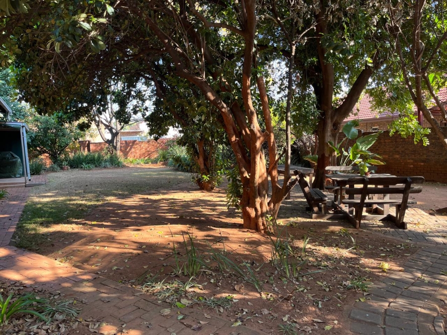 To Let 4 Bedroom Property for Rent in Theresa Park Gauteng