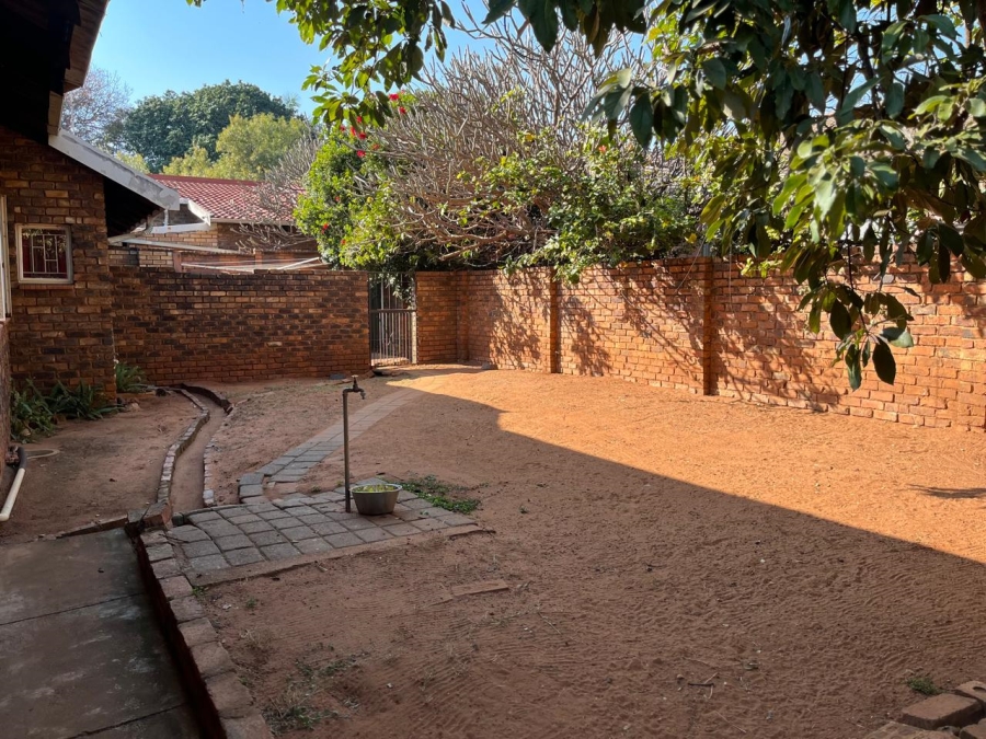 To Let 4 Bedroom Property for Rent in Theresa Park Gauteng