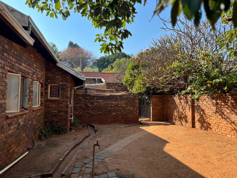 To Let 4 Bedroom Property for Rent in Theresa Park Gauteng