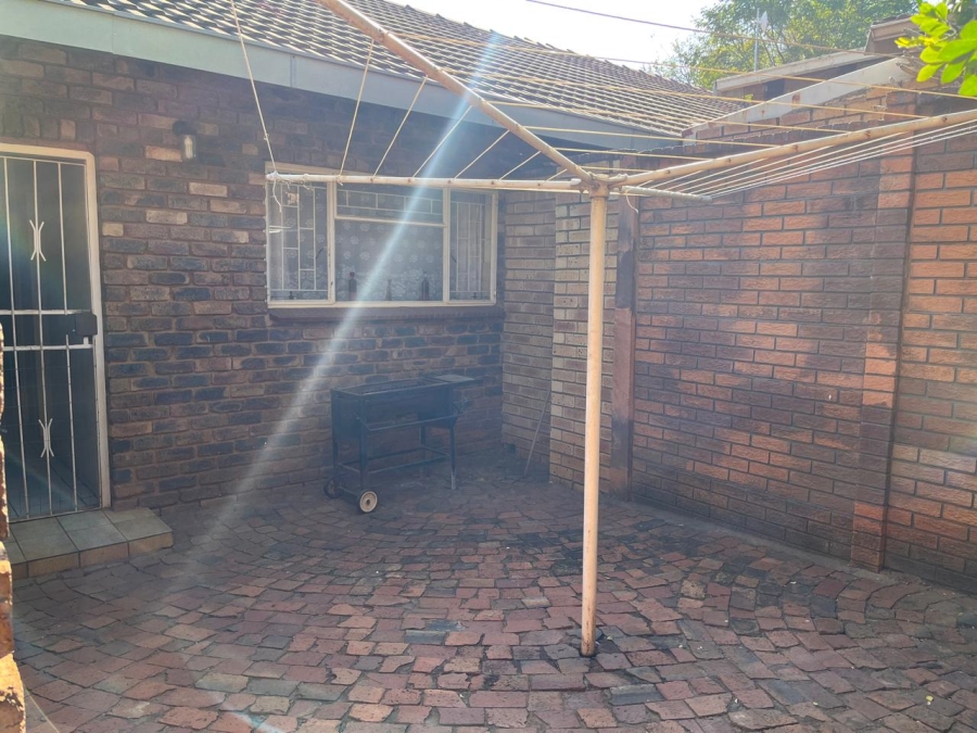 To Let 4 Bedroom Property for Rent in Theresa Park Gauteng