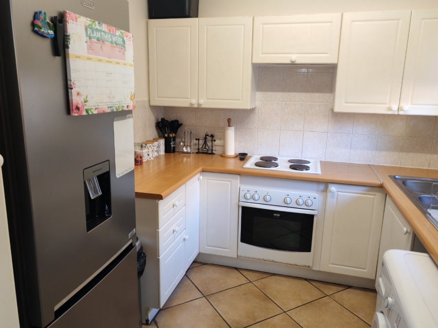 2 Bedroom Property for Sale in Rooihuiskraal North Gauteng