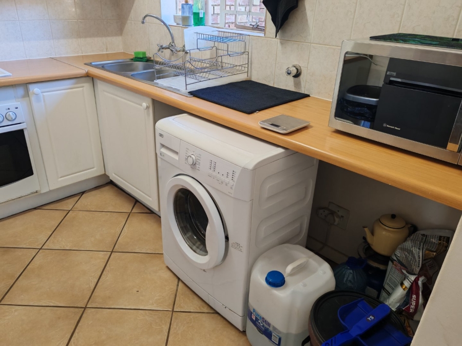 2 Bedroom Property for Sale in Rooihuiskraal North Gauteng