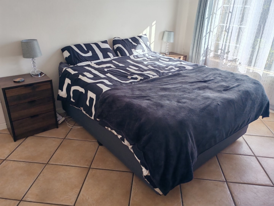 2 Bedroom Property for Sale in Rooihuiskraal North Gauteng