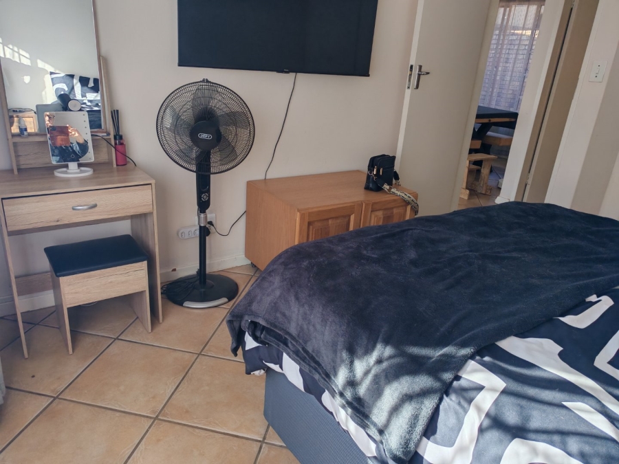 2 Bedroom Property for Sale in Rooihuiskraal North Gauteng
