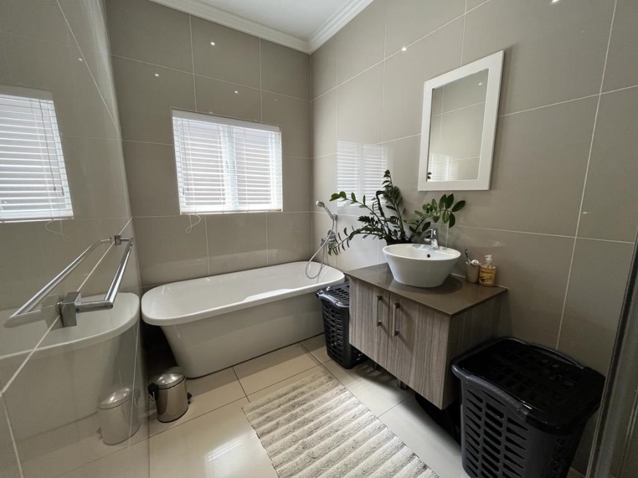 3 Bedroom Property for Sale in Barbeque Downs Gauteng