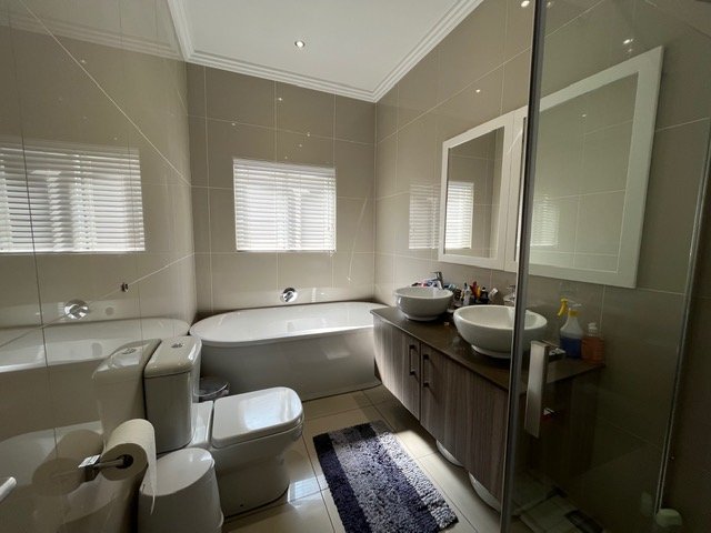 3 Bedroom Property for Sale in Barbeque Downs Gauteng