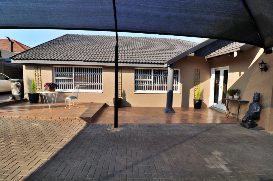 3 Bedroom Property for Sale in Dawnview Gauteng
