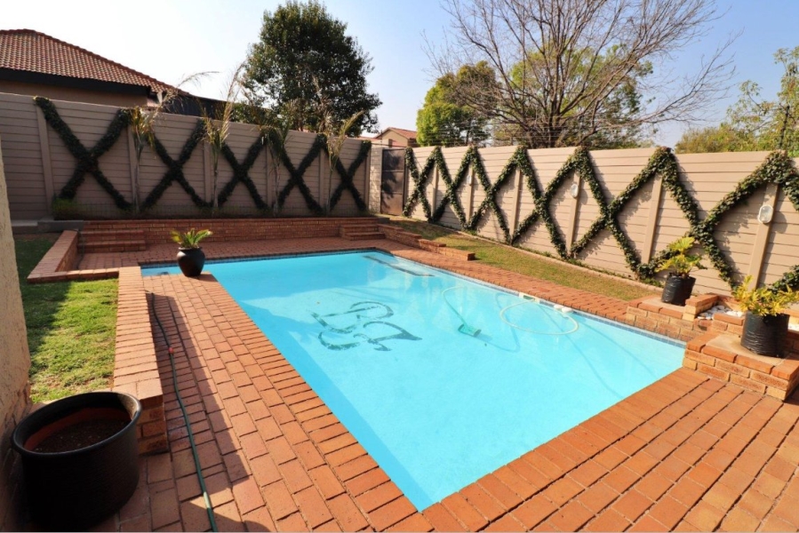 3 Bedroom Property for Sale in Dawnview Gauteng