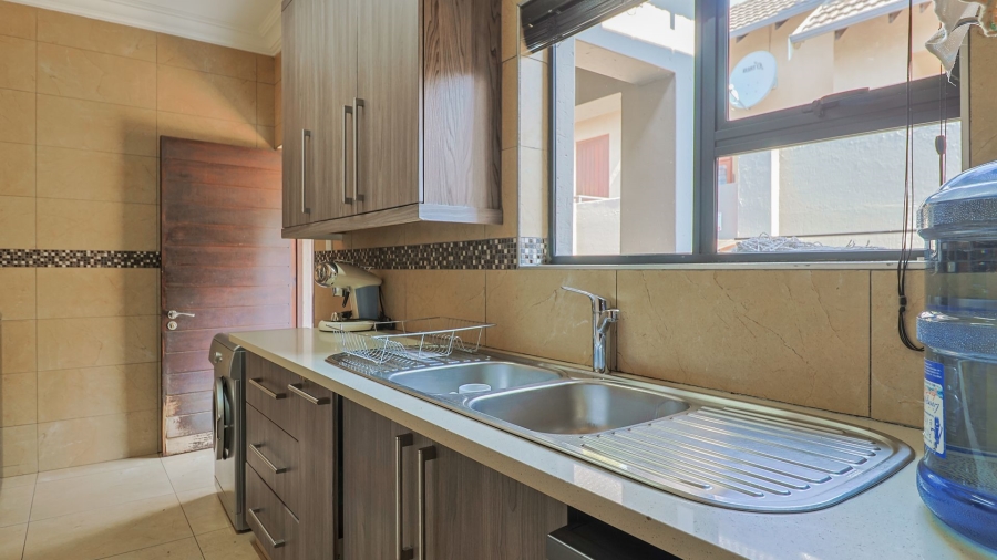 4 Bedroom Property for Sale in Candlewoods Country Estate Gauteng