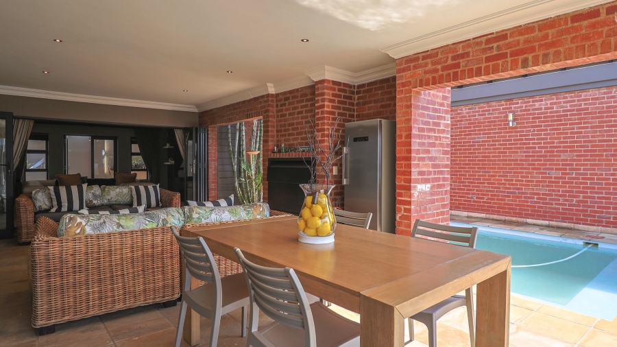 4 Bedroom Property for Sale in Candlewoods Country Estate Gauteng