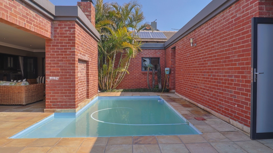 4 Bedroom Property for Sale in Candlewoods Country Estate Gauteng