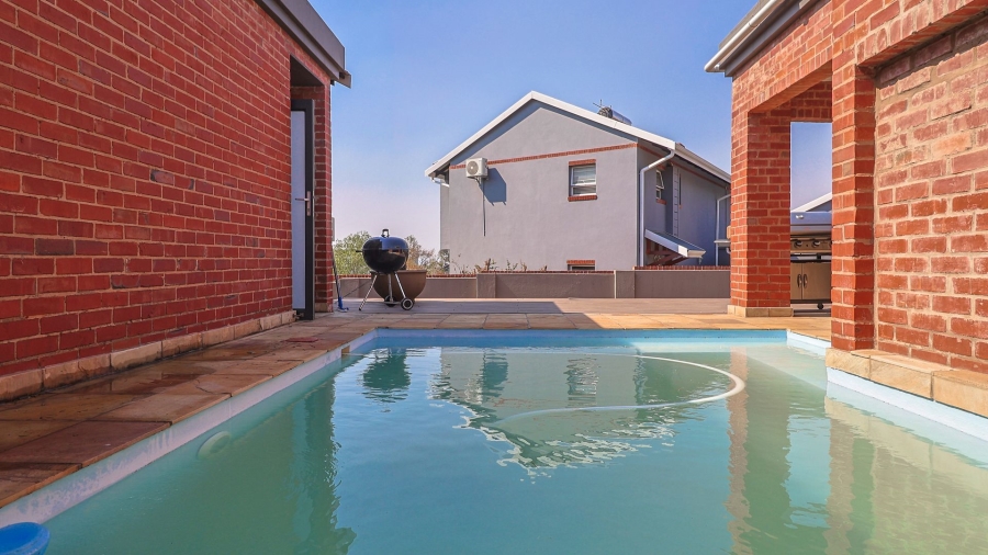 4 Bedroom Property for Sale in Candlewoods Country Estate Gauteng