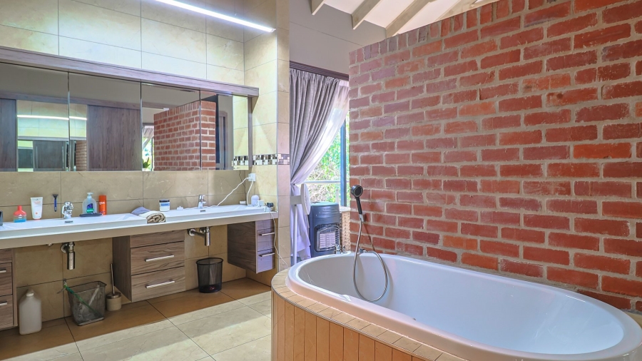 4 Bedroom Property for Sale in Candlewoods Country Estate Gauteng