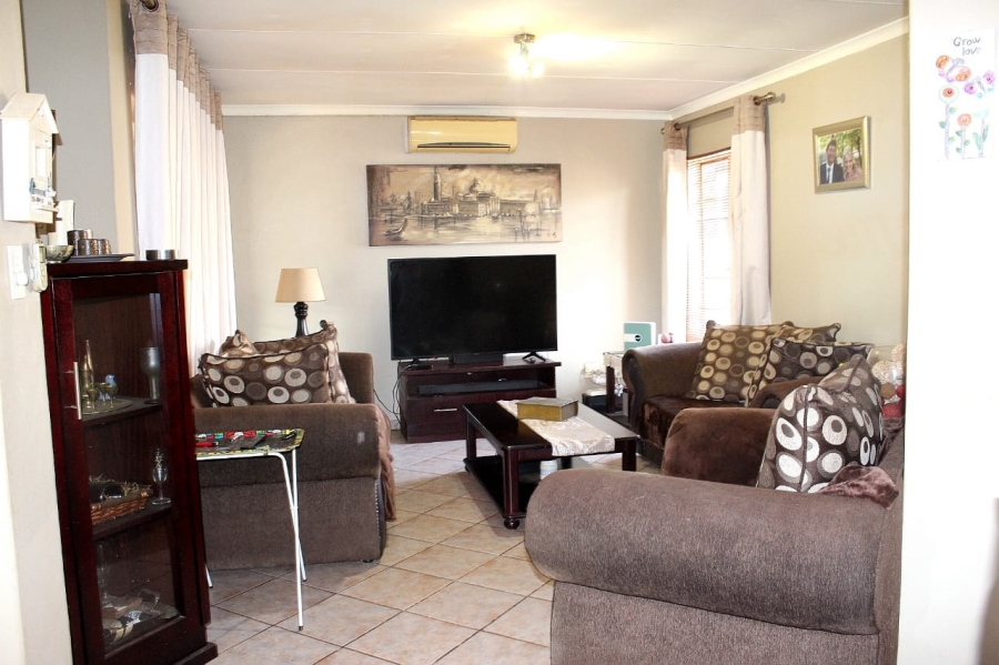 2 Bedroom Property for Sale in Doornpoort Gauteng