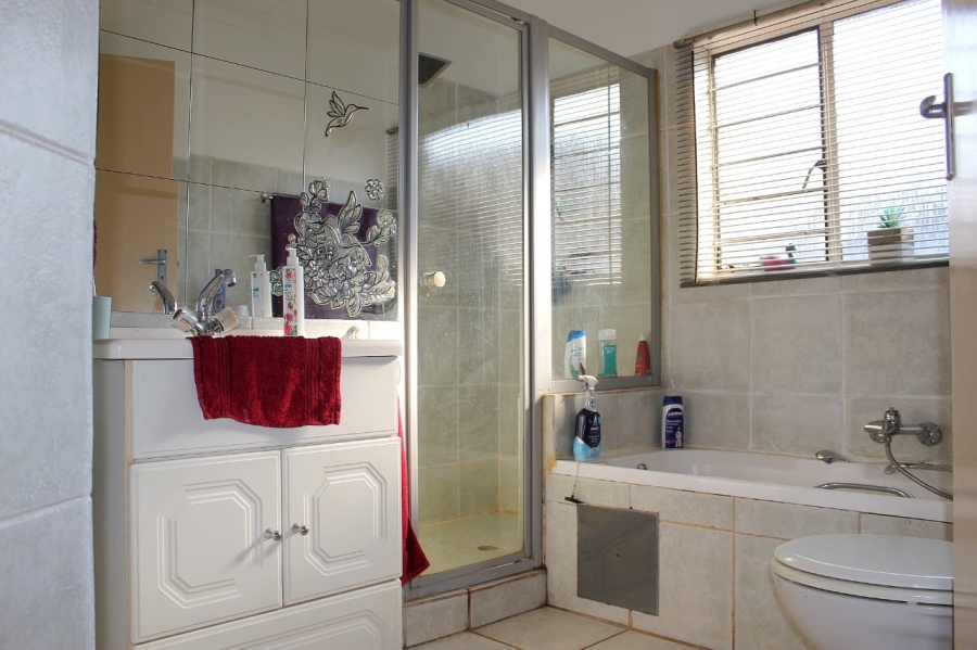 2 Bedroom Property for Sale in Doornpoort Gauteng