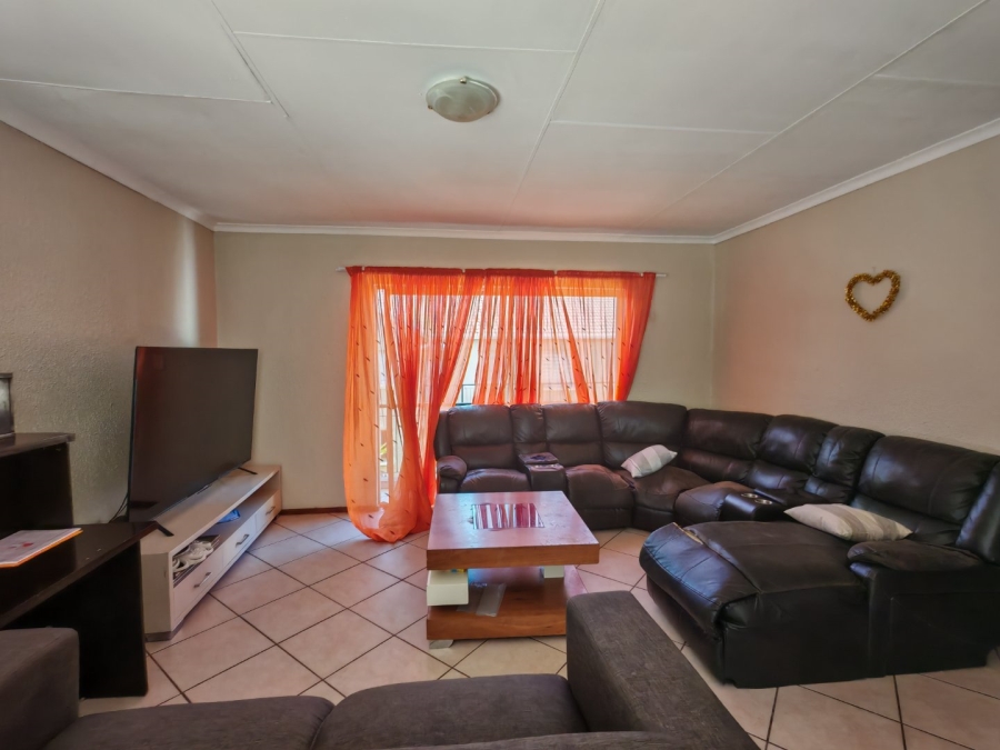 2 Bedroom Property for Sale in Willowbrook Gauteng