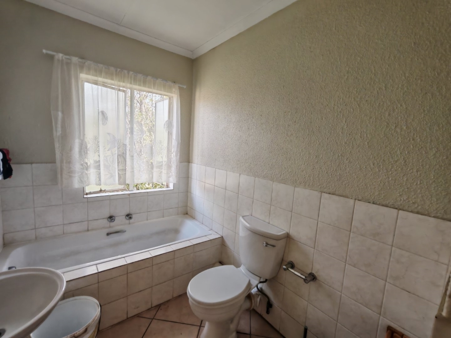 2 Bedroom Property for Sale in Willowbrook Gauteng