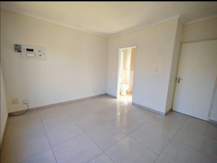 2 Bedroom Property for Sale in Willowbrook Gauteng