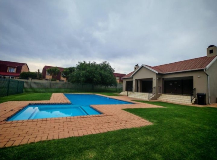 2 Bedroom Property for Sale in Willowbrook Gauteng