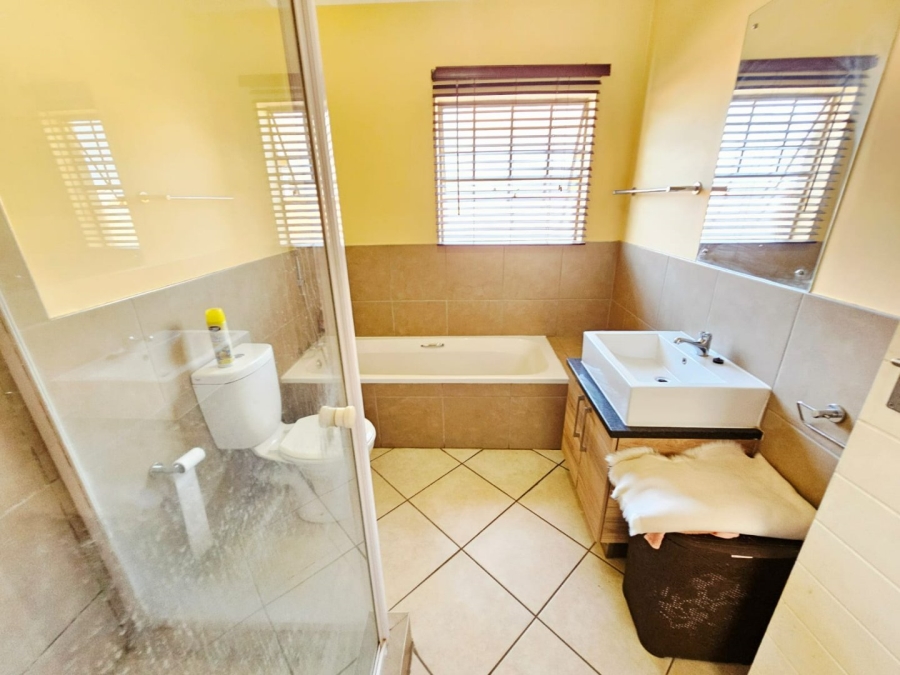 3 Bedroom Property for Sale in Monavoni Gauteng