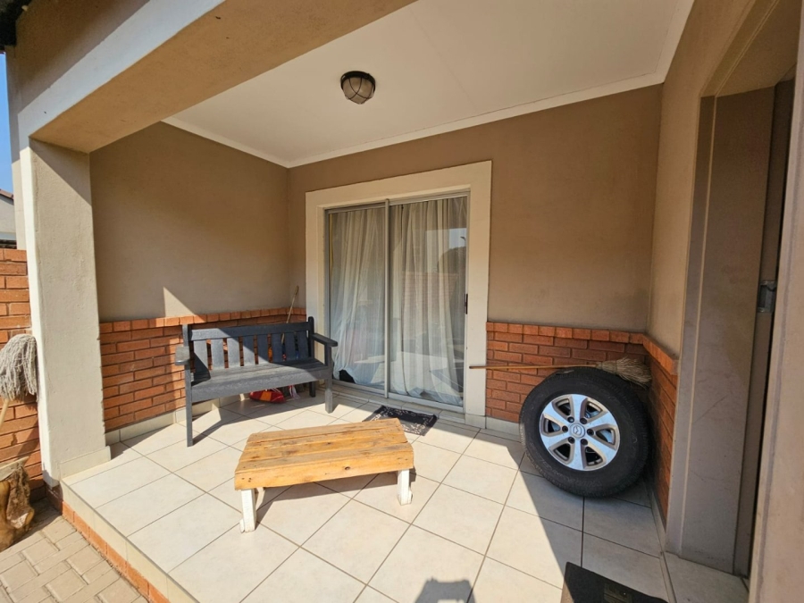 3 Bedroom Property for Sale in Monavoni Gauteng