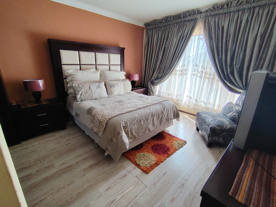 4 Bedroom Property for Sale in Stone Ridge Gauteng