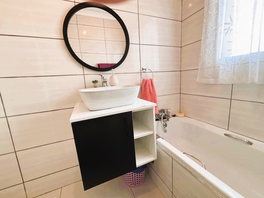 2 Bedroom Property for Sale in Eco Park Gauteng