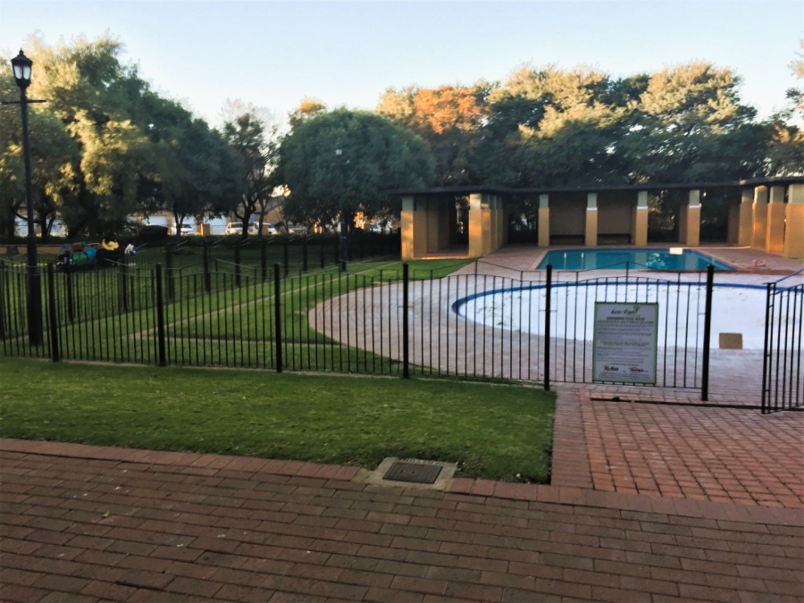 2 Bedroom Property for Sale in Eco Park Gauteng