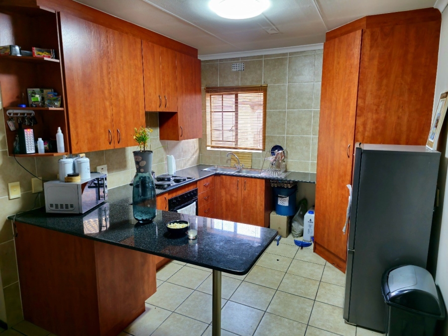 2 Bedroom Property for Sale in Sonneveld Gauteng