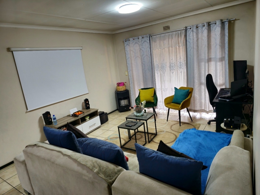 2 Bedroom Property for Sale in Sonneveld Gauteng