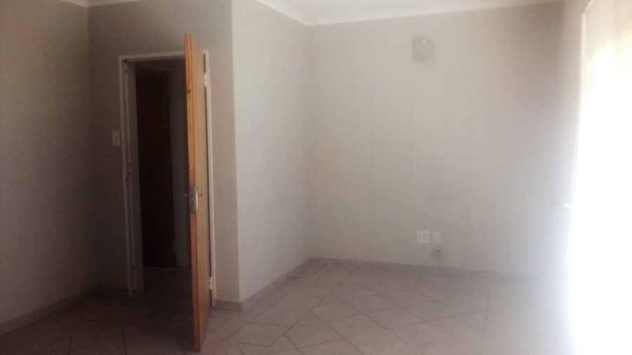 To Let 3 Bedroom Property for Rent in Kensington Gauteng