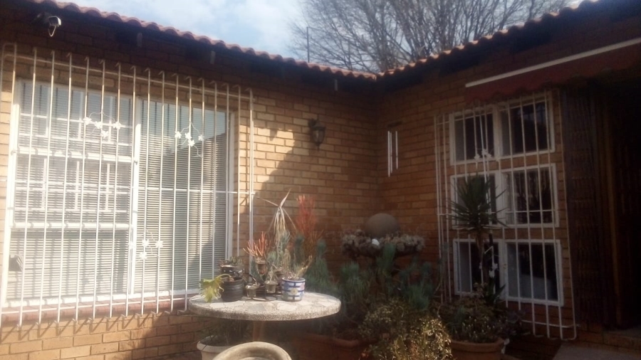 To Let 3 Bedroom Property for Rent in Kensington Gauteng