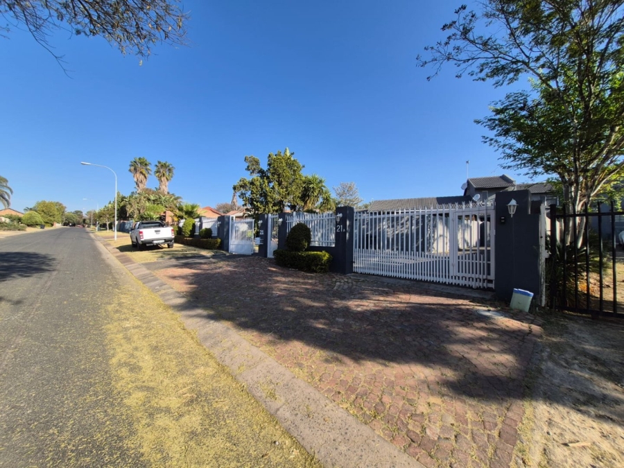 To Let 2 Bedroom Property for Rent in The Reeds Gauteng