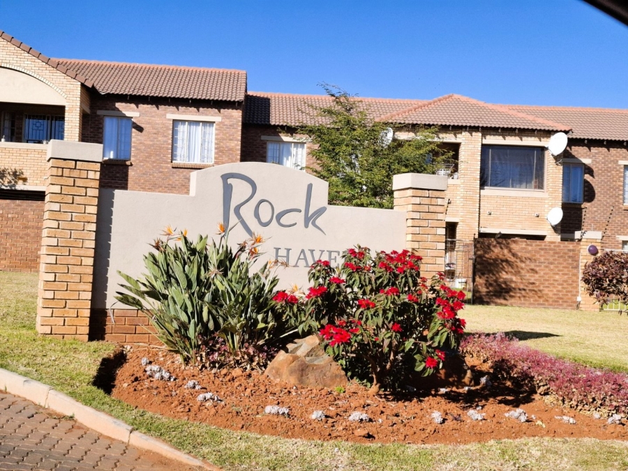 To Let 2 Bedroom Property for Rent in Mooikloof Ridge Gauteng